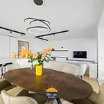 Appartement Stylish And Luxurious 3-bedroom With A Large Sunny Terrace T19 *