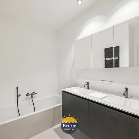 Stylish And Luxurious 3-bedroom With A Large Sunny Terrace T19 דירה *