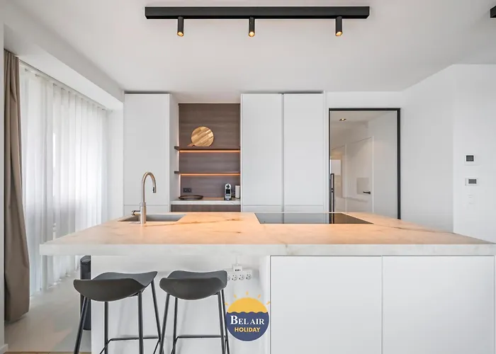 Stylish And Luxurious 3-bedroom With A Large Sunny Terrace T19 아파트