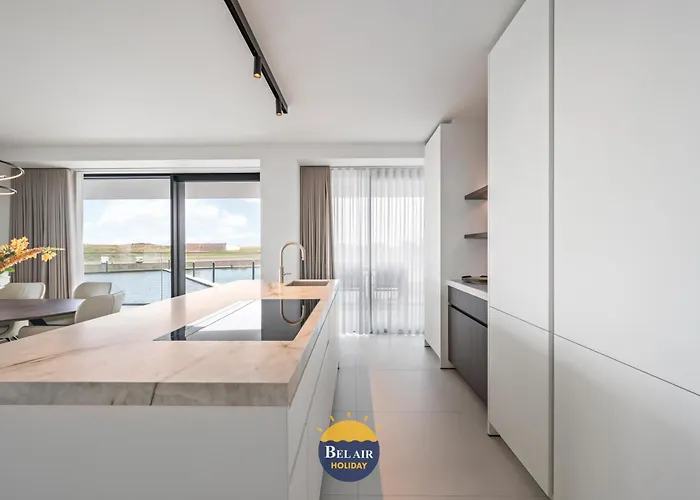 Stylish And Luxurious 3-bedroom With A Large Sunny Terrace T19 아파트