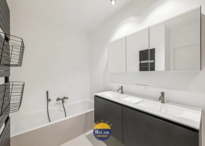 Stylish And Luxurious 3-bedroom With A Large Sunny Terrace T19 Appartement *